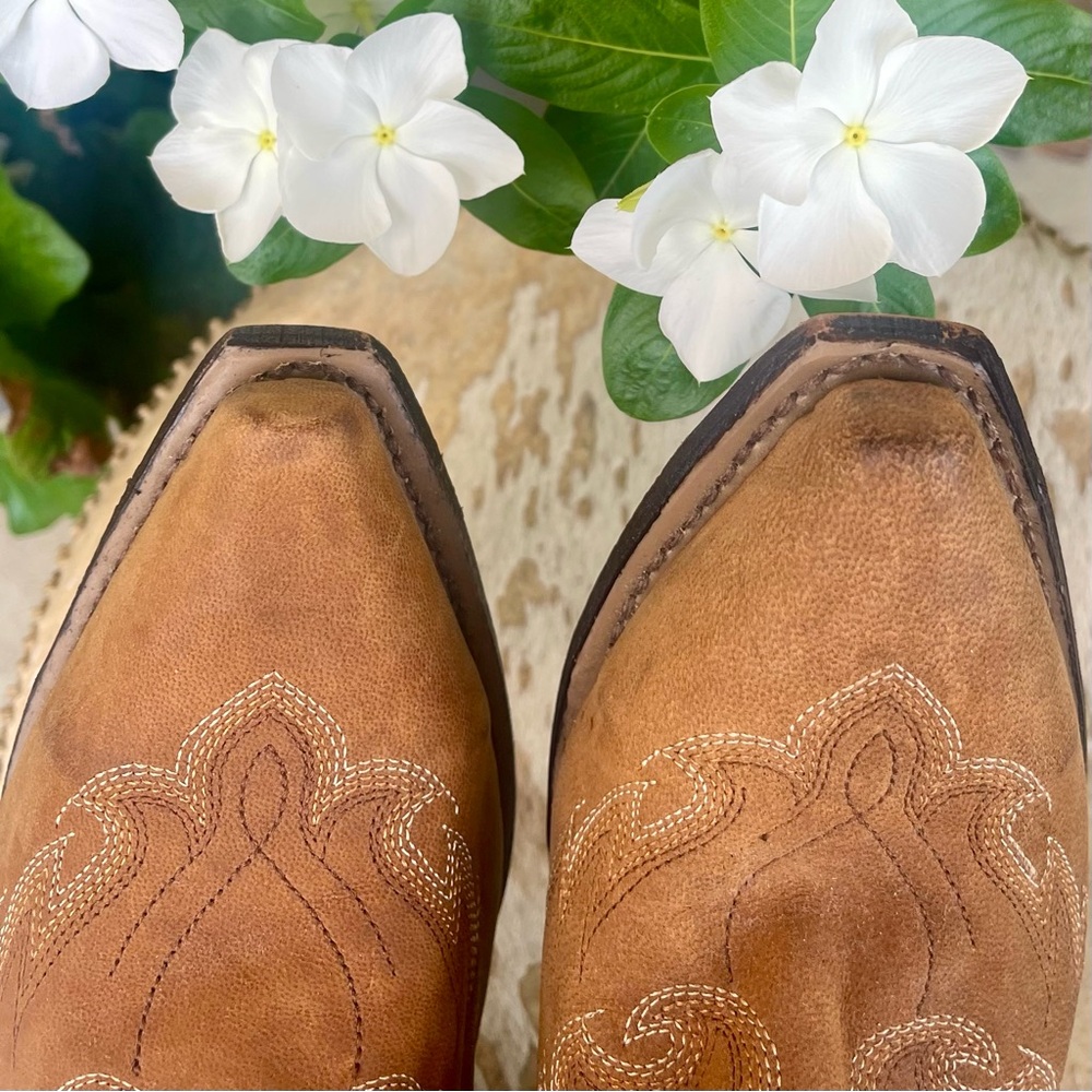 Laredo Tan Embroidered Western Heeled Boots - Picture 9 of 13